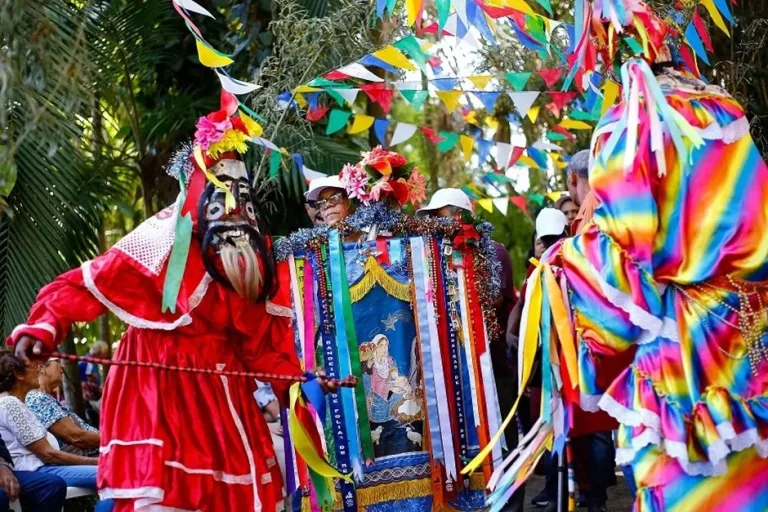 Dia de Reis: tradições se reinventam para manter viva a folia em Goiás