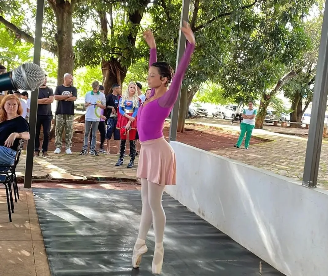 Apresentação de dança no Instituto Gustav Ritter