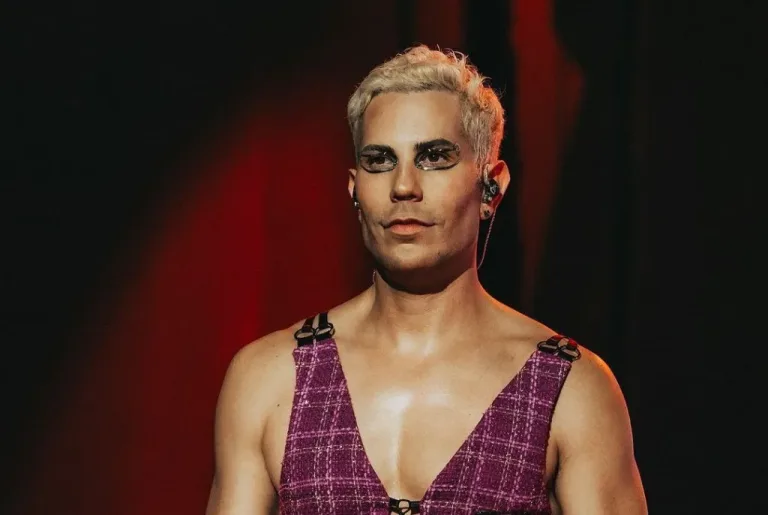 Ex-RBD Christian Chávez adia show em Goiânia