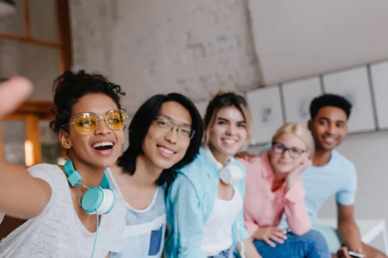 Oficinas gratuitas de tecnologia, esporte e cultura para jovens, em Goiânia, abrem inscrição