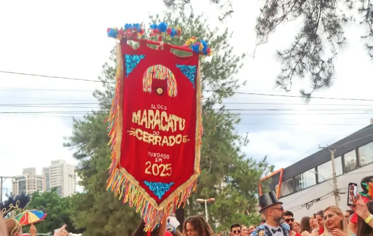 Bloco Maracatu do Cerrado leva o frevo pernambucano às ruas de Goiânia