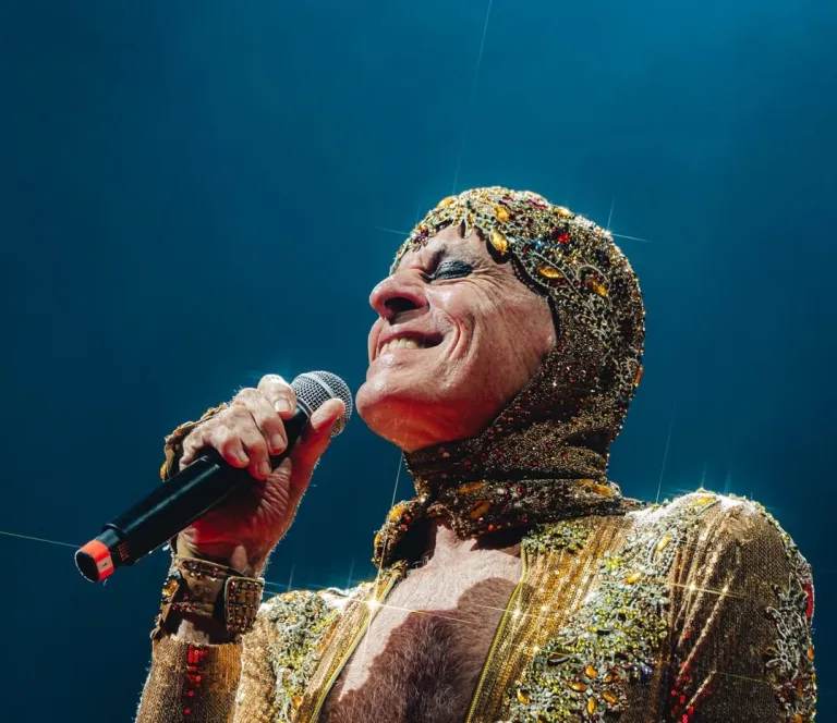 Ney Matogrosso faz show da turnê “Bloco na Rua” hoje (6)