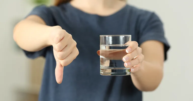 Soluções para quem não gosta de água: como se hidratar sem sofrimento
