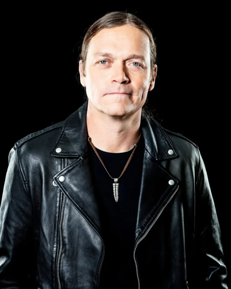 Morre Brad Arnold vocalista da banda de rock 3 Doors Down