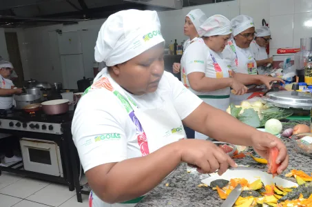 Merendeiras participam de concurso culinário em Goiânia