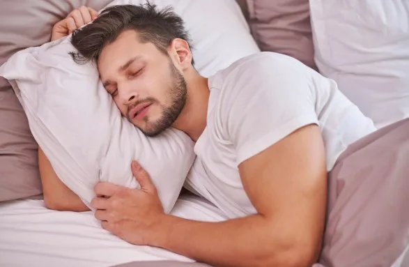 Recuperação muscular começa pelo sono: saiba quantas horas dormir