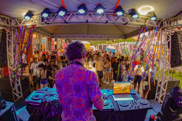 Bloco Forno Elétrico conta com 10 horas de música eletrônica no Carnaval de Goiânia