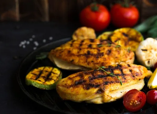 Frango ou carne bovina: qual faz melhor à saúde? Estudo volta a colocar o tema em debate
