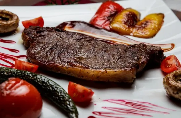 Frango ou carne bovina: qual faz melhor à saúde? Estudo volta a colocar o tema em debate