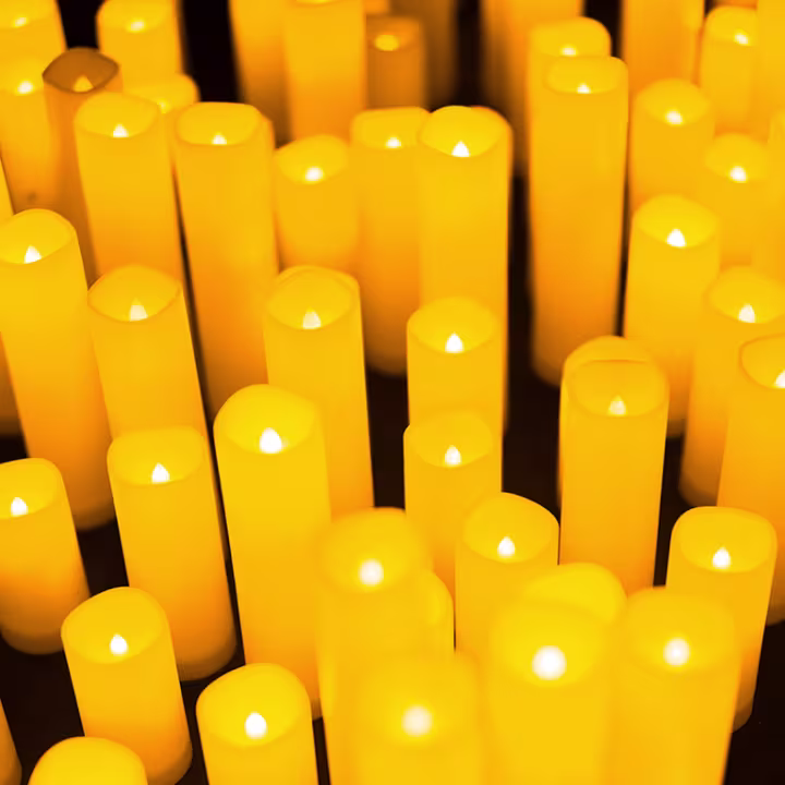 Goiânia recebe espetáculo à luz de velas com clássicos do rock