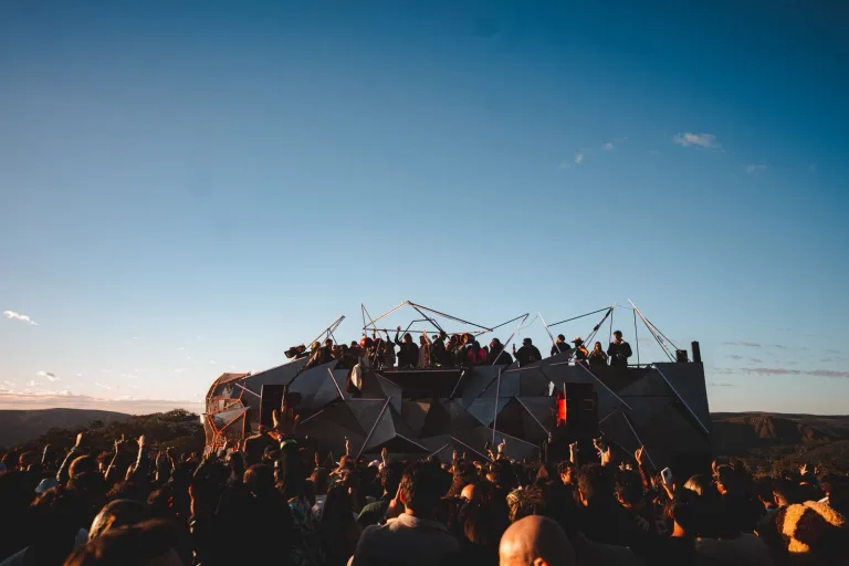 Festival de eletrônica na Chapada dos Veadeiros transforma desaceleração em experiência