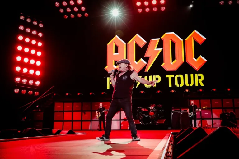 AC/DC faz hoje 1º show no Brasil: conheça história, discos e músicas da banda de rock australiana