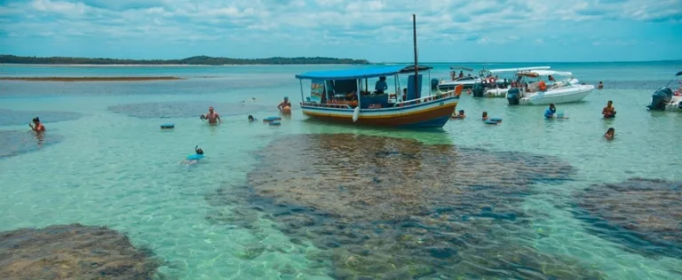 Pouca conhecida, essa cidade revela um lado encantador da Bahia entre falésias, praias e boa mesa