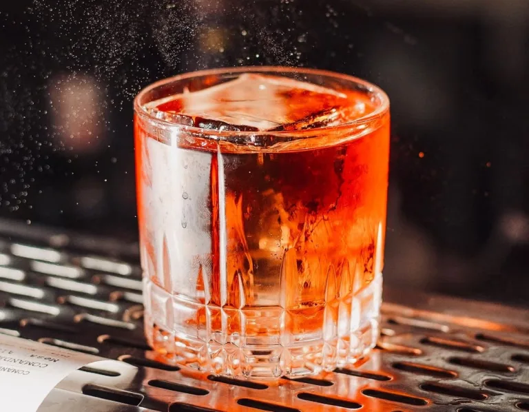 Drinks internacionais em Goiânia: conheça coquetéis, suas origens e onde encontrar