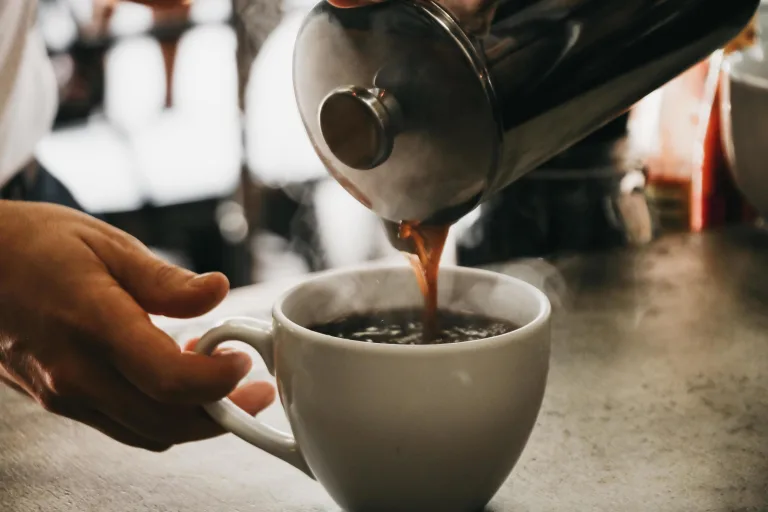 Câmara aprova lei que pode mudar o jeito de servir café em bares e restaurantes de Goiânia; entenda