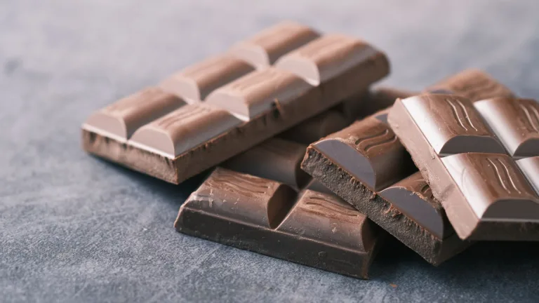 Nova lei muda composição do chocolate no Brasil e pode acabar com “amargo” e “meio amargo”; entenda