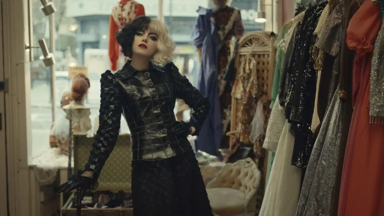Filme do Disney+ com Emma Stone mergulha no universo obscuro da moda