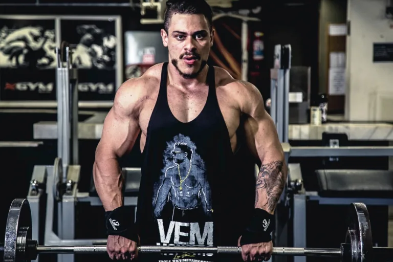 Léo Stronda inaugura academia de 1.500 m² em Goiânia