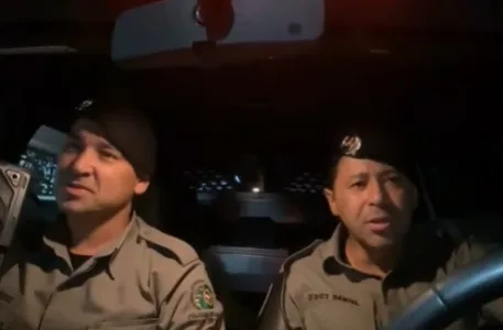 Policiais cantam modão e viralizam