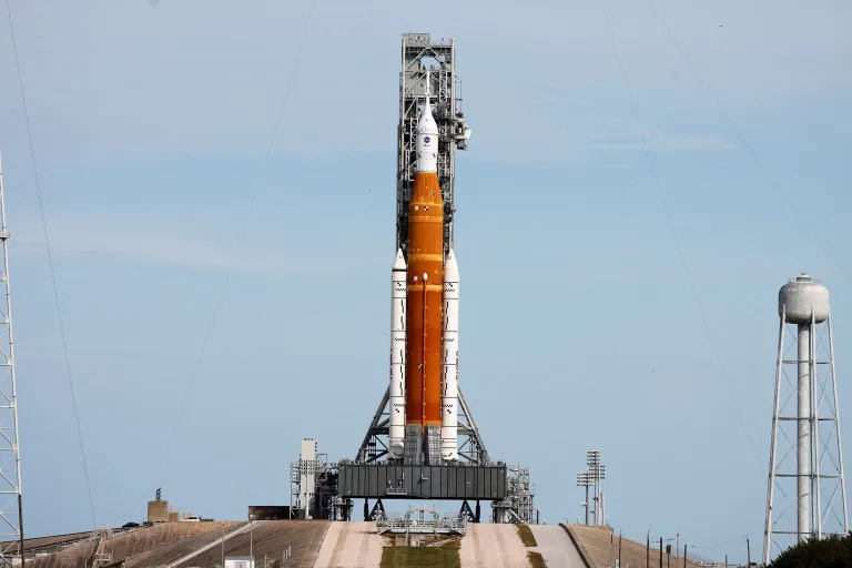 NASA adia pela segunda vez viagem de astronautas à Lua