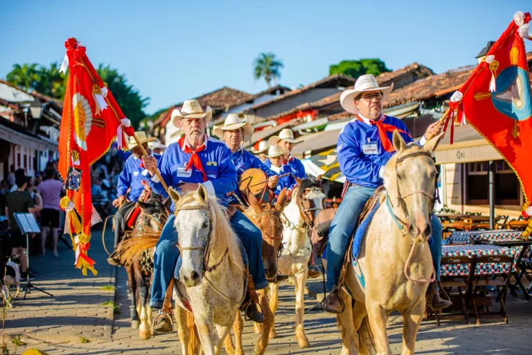 Pirenópolis já tem datas da Festa do Divino 2026, uma das maiores do Brasil