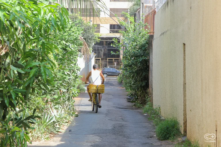 Descobrimos uma das ruas mais curiosas de Goiânia – e ela mal cabe um carro