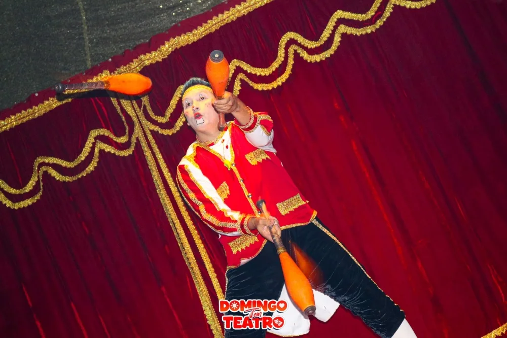 Domingo no Teatro