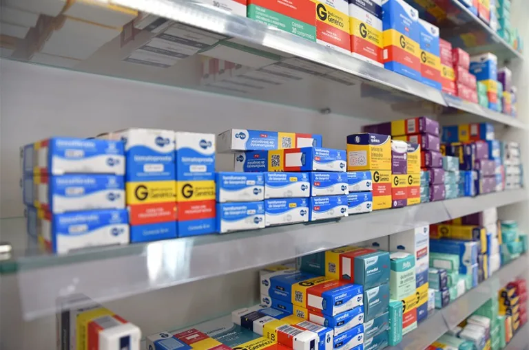 Governo libera venda de remédios em supermercados; veja o que muda