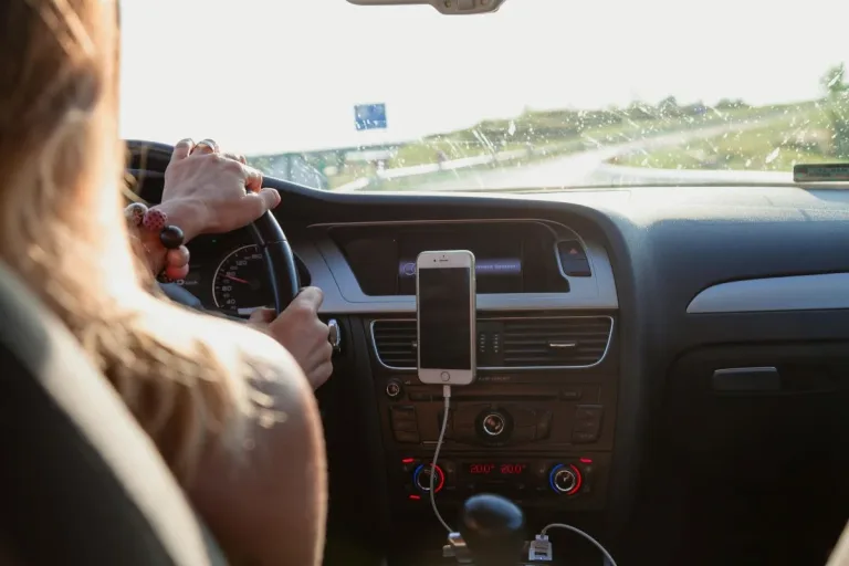 Novo recurso da Uber permite escolher motoristas mulheres em Goiânia