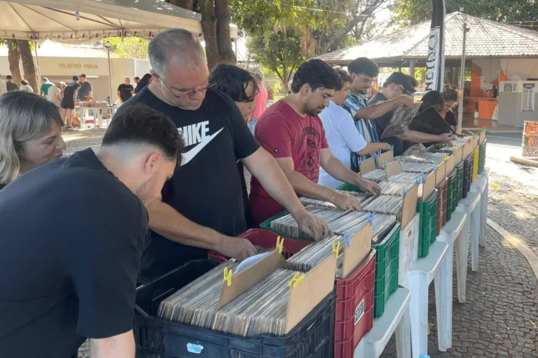 Feira de vinil movimenta Goiânia com discos raros, DJs e entrada gratuita