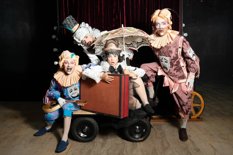 Goiânia recebe espetáculo gratuito que mistura imaginação e história do teatro neste fim de semana