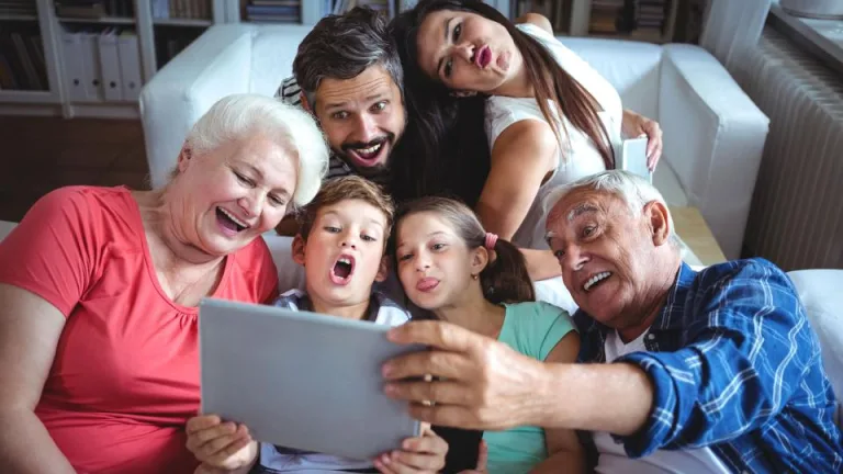 Você sabe de qual geração faz parte? Veja onde entram X, Y, Z, Alpha e Millennials