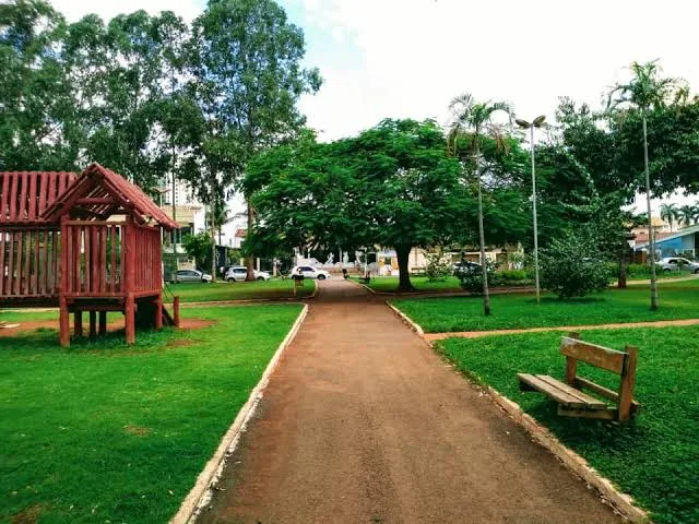 Praça Dona Irene Machado no Setor Nova Suiça em Goiânia