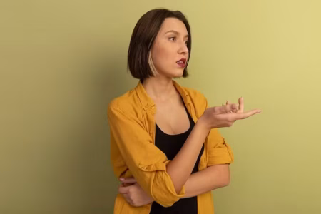 Você fala sozinho? A ciência explica por que isso é mais comum do que parece