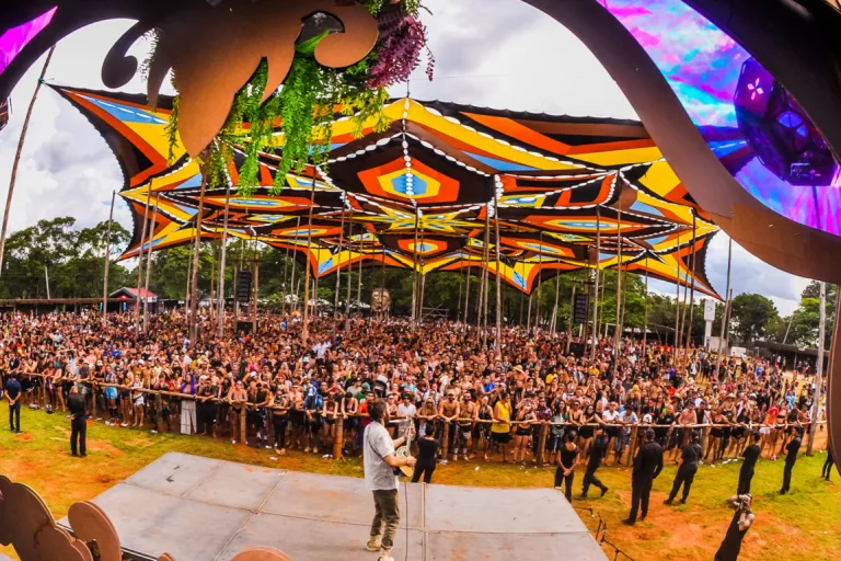 Hipnótica celebra 14 anos com festival imersivo e mais de 40 artistas em Goiânia