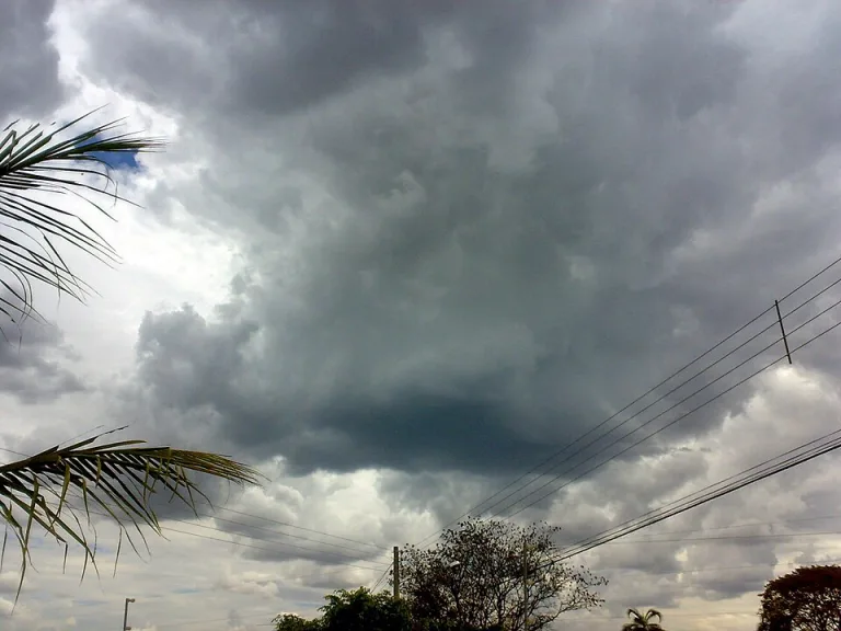 Goiânia terá terça-feira (19) de calor, muitas nuvens e chance de chuva isolada à noite