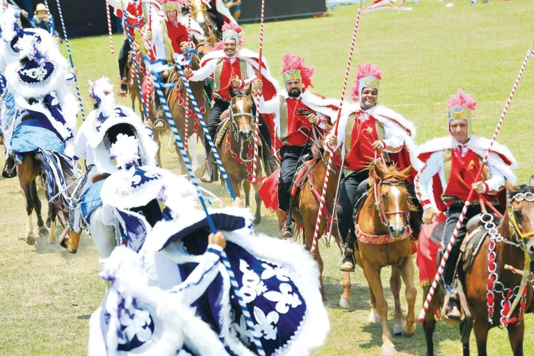 Últimos dias de maio transformam Pirenópolis em um destino imperdível com Cavalhadas e descontos