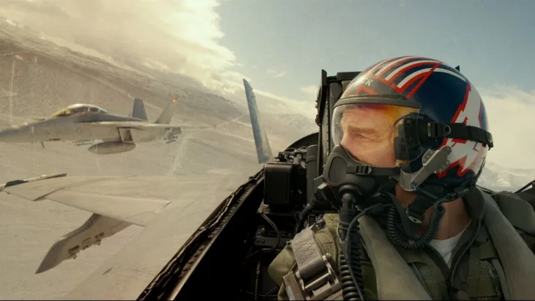 Filme ganhador do Oscar disponível na Paramount+ mistura ação aérea com cenas emocionantes de Tom Cruise