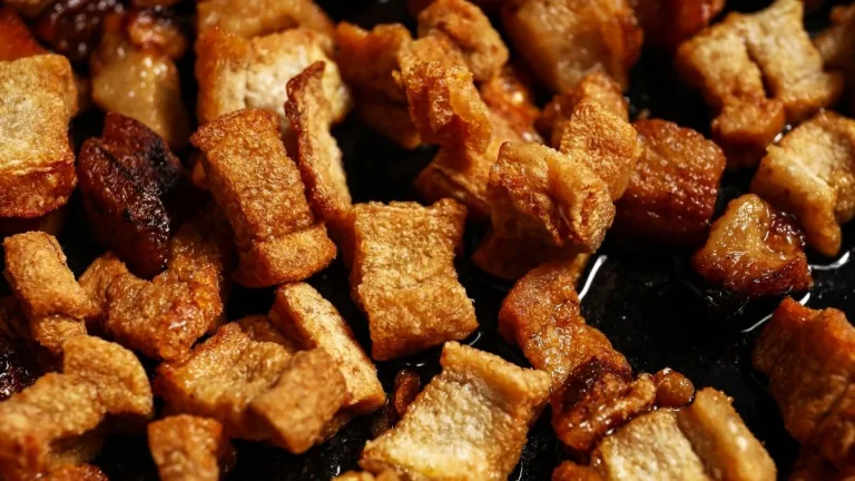 Goiânia recebe nova edição do Torresmofest com transmissões da Copa, shows e comidas típicas
