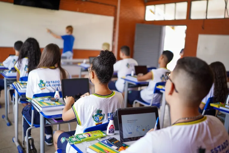 Goiás alcança menor taxa de analfabetismo da história e bate recorde de escolaridade