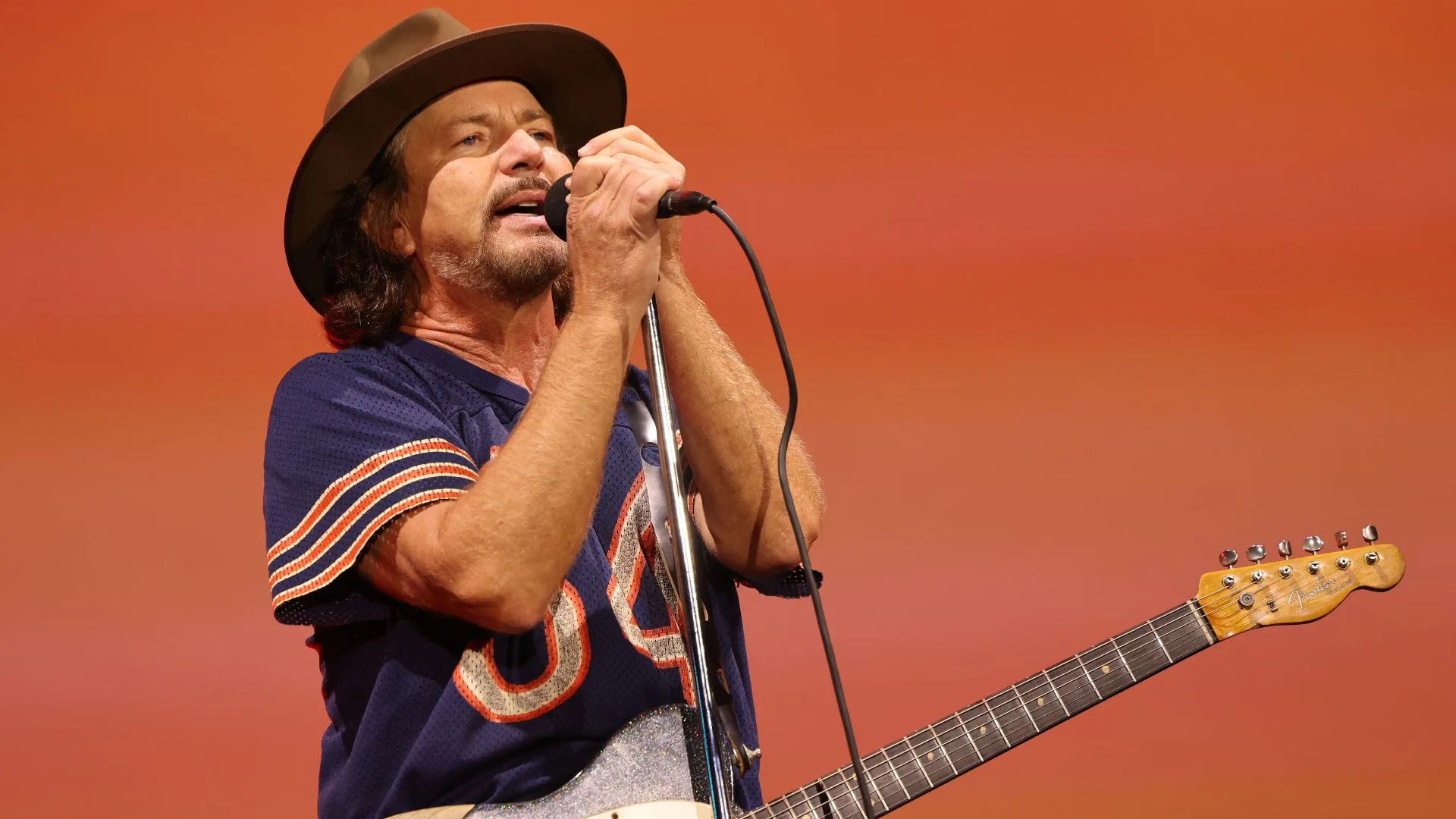 Eddie Vedder volta ao Brasil para festival; veja datas e como comprar ingressos