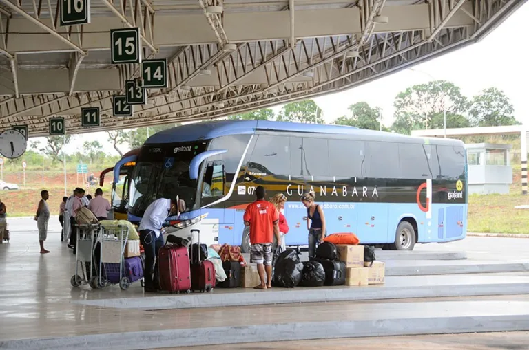 Passagens de ônibus ficam mais baratas que aéreas no Centro-Oeste