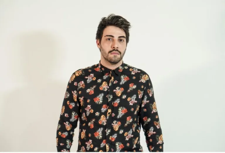 Leo Martine leva clássicos do rock ao palco do Oscar da Gastronomia Regional em Goiânia