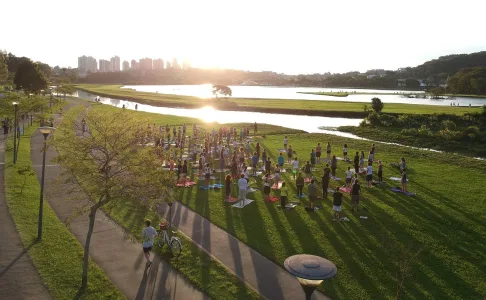 Parque Flamboyant recebe grande aula gratuita de yoga neste sábado (13)