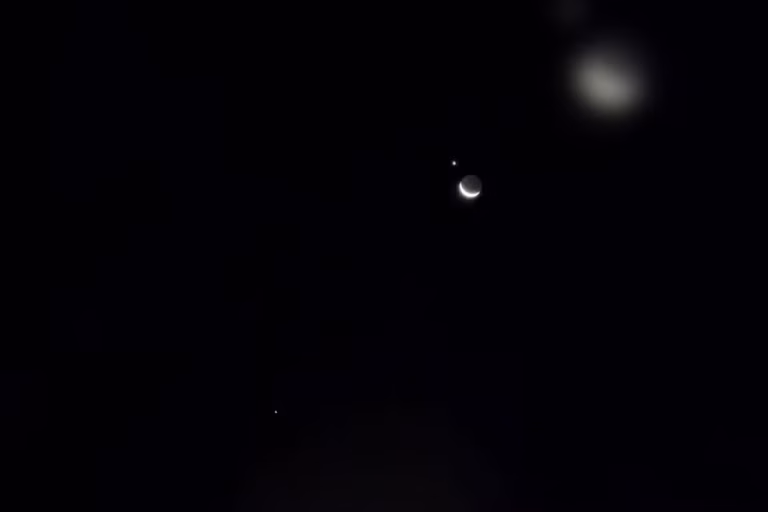 Fenômeno astronômico reúne Lua, Vênus, Júpiter e Mercúrio e encanta observadores em todo o Brasil