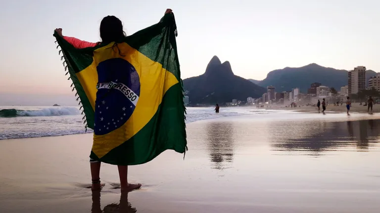 Mais de 70% dos brasileiros preferem viajar a encontrar o amor verdadeiro, revela pesquisa