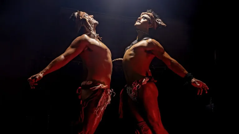 Goiânia recebe “Romeu e Romeu”, releitura LGBTQIA+ inspirada no clássico de Shakespeare