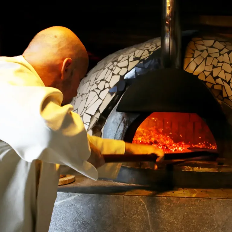 Pizzaria renasce em Goiânia após incêndio e transforma legado de família em tradição italiana
