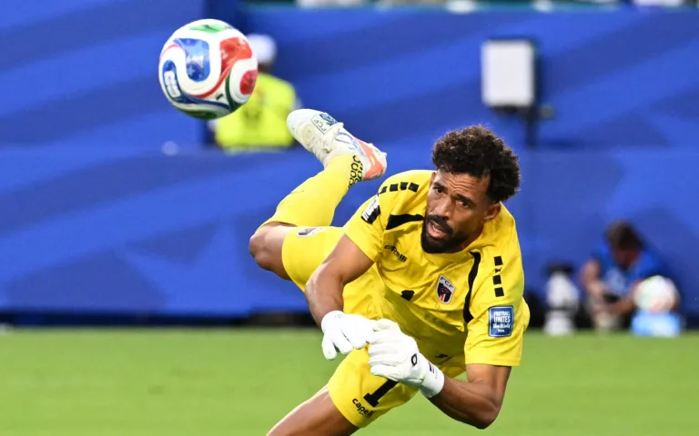 Goleiro que virou sensação da Copa do Mundo é oferecido ao Atlético-GO