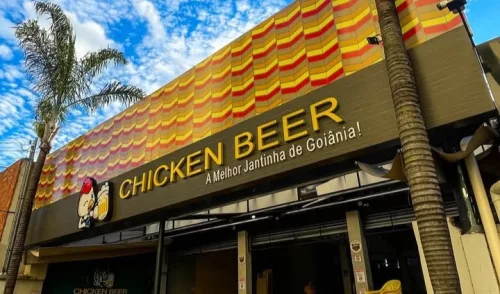 Este bar de Goiânia conquista clientes com um pão de alho recheado e um espetinho que virou tradição